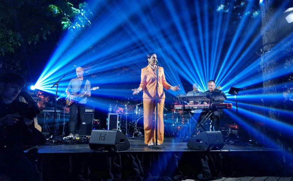 Nina Badrić - Maksi Pub
